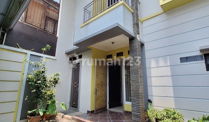 Dijual Rumah Cantik Siap Huni di Pejaten