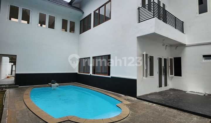 Rumah 2 Lantai Dekat Kemang Dalam, Area Tenang & Bebas Banjir