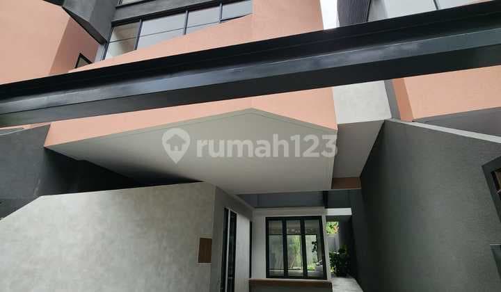 Private Pool, Brand New Home 3 Lantai, Dalam Komplek Perumahan