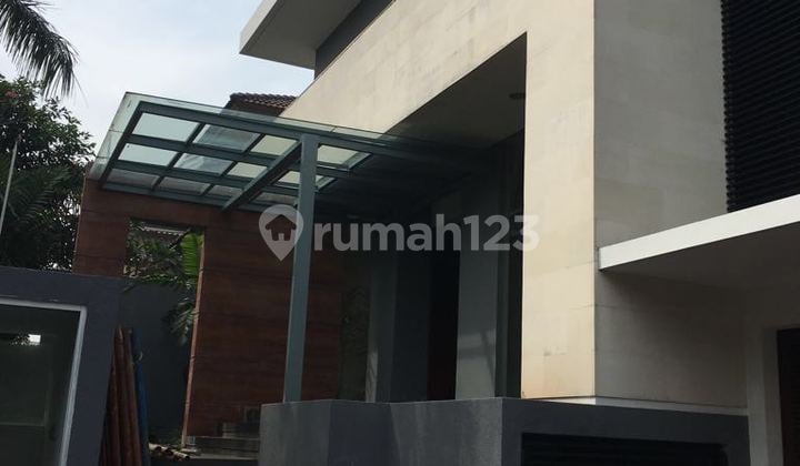 Modern Home 2 Lantai Dengan Private Pool Dekat Mall