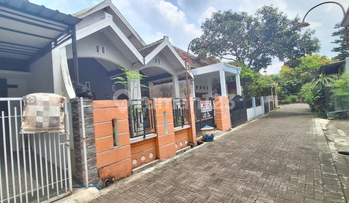 Rumah SHM Kampung Bugis Pakis Malang Dijual cepat B.U Poll cuma 150 m Jalan Raya