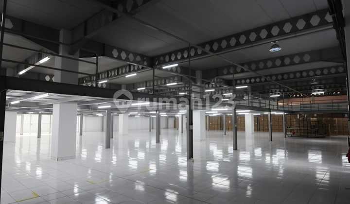 Gedung di Mainroad Amir Machmud Bandung