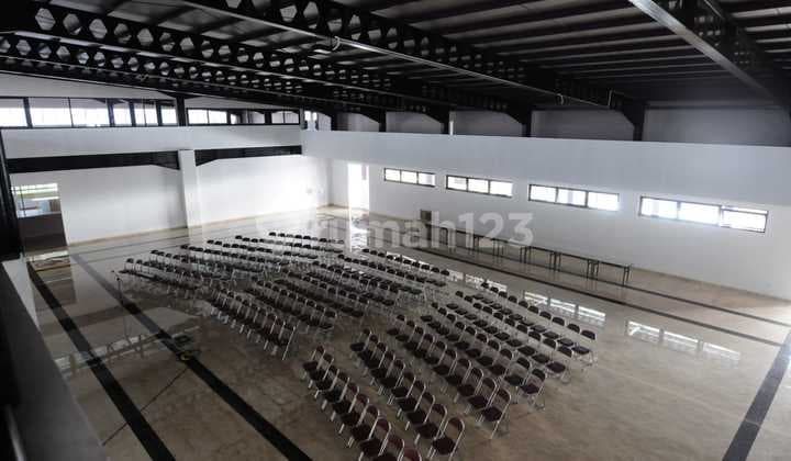 Gedung di Mainroad Amir Machmud Bandung