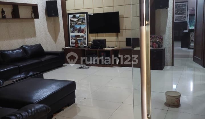 Rumah Cibadak Bisa Untuk Usaha 3 Lantai