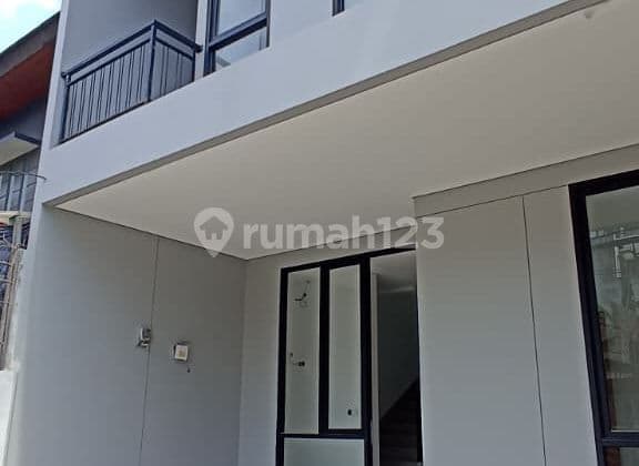 Minimalist New House in Pasteur Wing Bandung