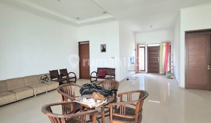 Rumah 1 Lantai Butuh Renovasi Singgasana Pradana Bandung