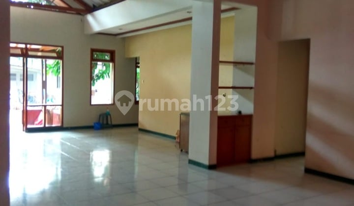 Ruang Usaha Sangat Strategis di Jalan Riau Bandung