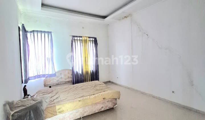 Rumah 1 Lantai Butuh Renovasi Singgasana Pradana Bandung