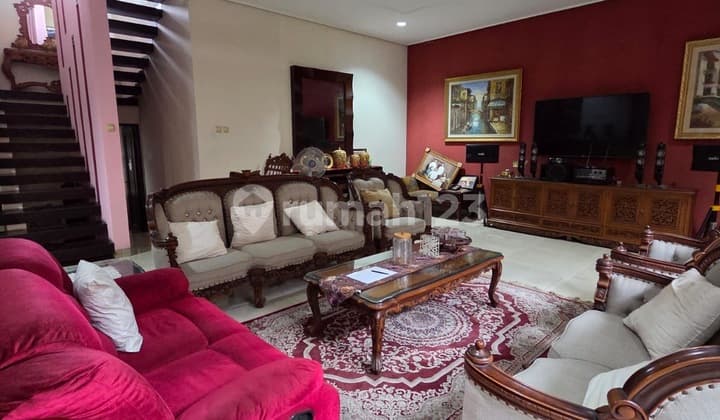 Rumah Terawat dengan Furnished Batununggal Bandung
