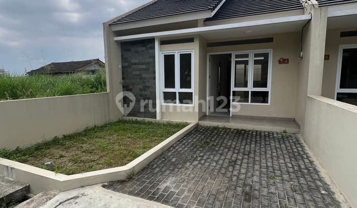 New Minimalist House in Nanjung Lagadar, Bandung