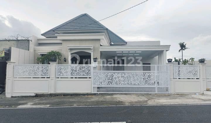 Rumah Cantik Megah Full Furnish di Besi Jangkang Ngaglik Sleman Jogja