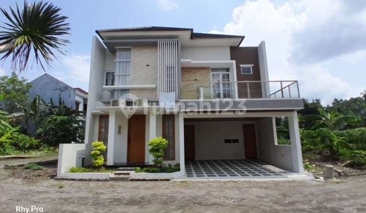 Hunian Premiun Full Furnish Private Pool Dalam Perumahan One Gate System Dekat Ugmdi Jalan Kapten Hariyadi Jalan Kaliurang Km 9 Sleman Jogja