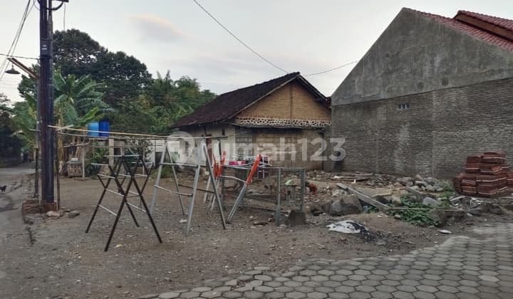 For Sale: Two Front Hook Land in Sambiroto, Purwomartani, Kalasan, Jogja