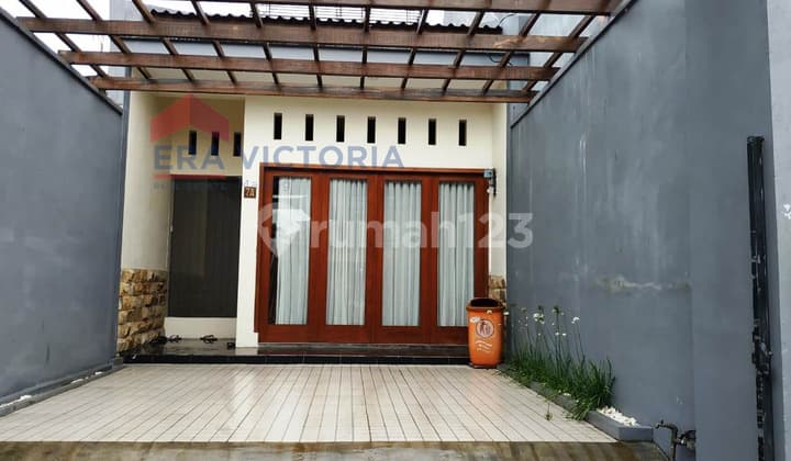 Rumah Minimalis Modern Tengah Kota Batu Dekat Alun Alun Akses Simpangan Mobil