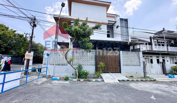 Rumah Pojokan Siap Huni Strategis Tengah Kota Dekat Kuliner & RS Puri Bunda