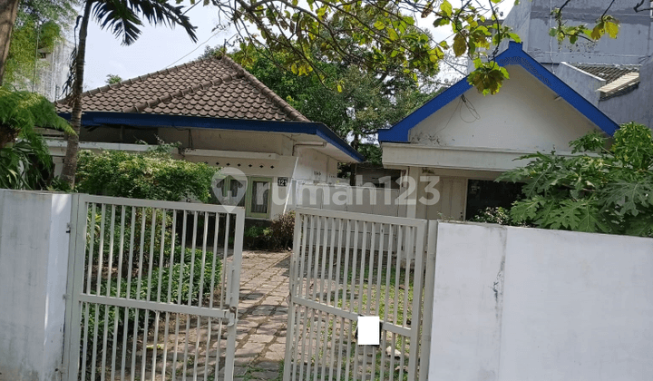 Rumah Hitung Tanah Mayjen Haryono Malang Hadap Utara