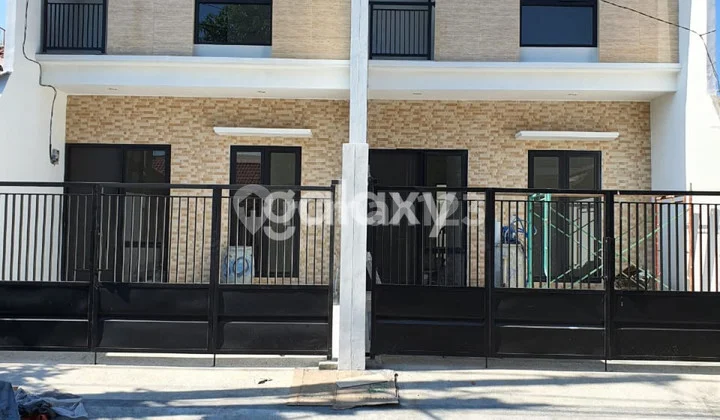 Rumah Nirwana Eksekutif Surabaya Timur 2 Lantai Hadap Utara Rumah Nirwana Eksekutif Surabaya Timur 2 Lantai Hadap Utara