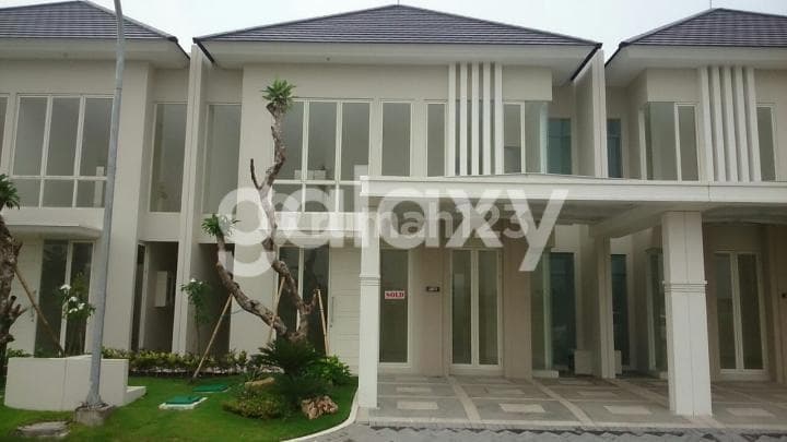 Rumah Grand Pakuwon Cluster Victoria 2 Lantai Hadap Selatan
