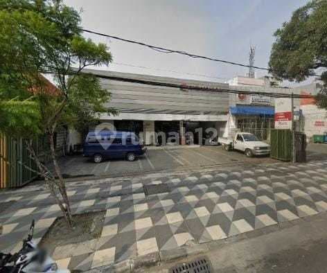 Disewakan Rumah Usaha Nol Jalan Raya di Tengah Kota