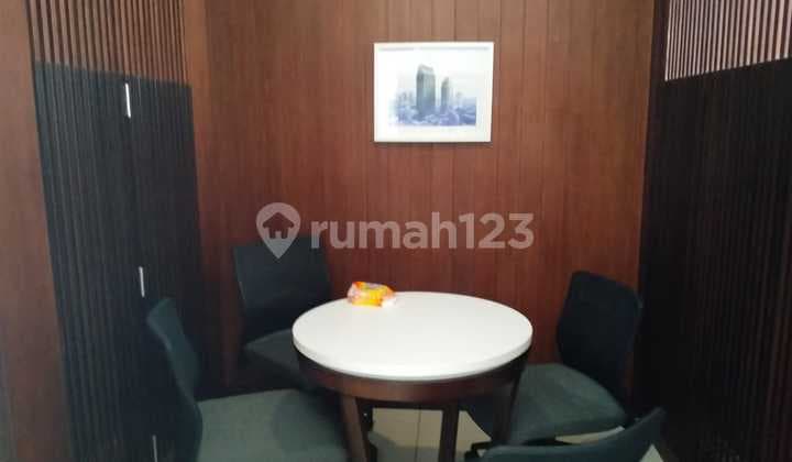 Ruang Kantor Full Furnished Siap Pakai Bebas Ganjil Genap Free Overtime. Dekat ke Mall, Apartemen, Hotel. Dekat ke MRT, Halte Transjakarta