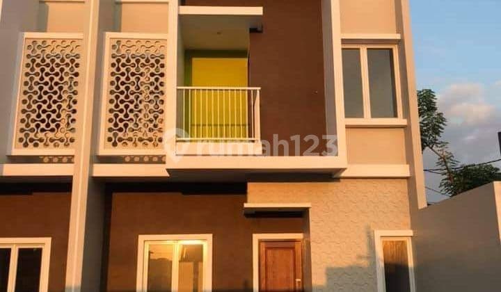 Rumah Cluster Dlima Cantik Minimalis Tiga Lantai Lokasi Hertasning