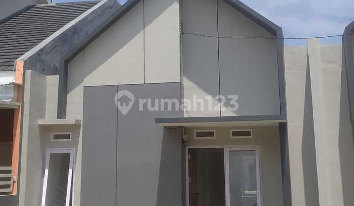 Beautiful Minimalist Scandinavian House Located 200 Meters from Kembar Bridge, Gowa