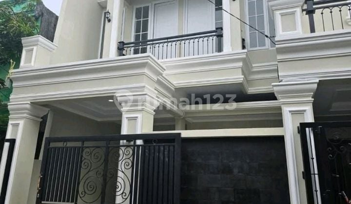 Modern Two-Story House in the Center of Makassar City, Free Canopy, Fence, AC, Water Tank