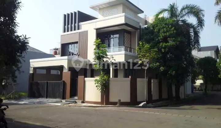 Rumah Bagus 3 Lantai di Anggrek Loka Bsd