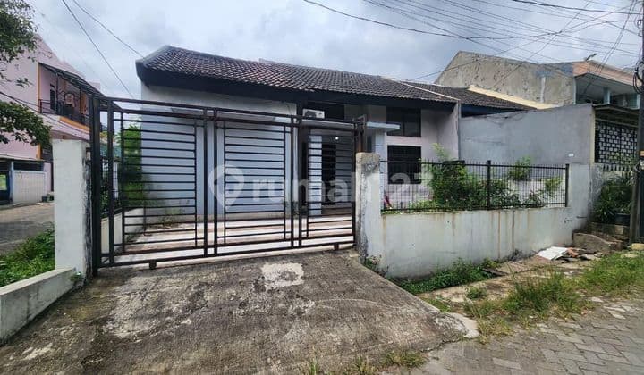 Rumah di Perumahan Bugel Indah Karawaci Tangeran