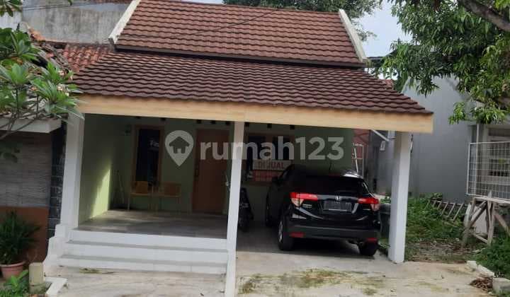 Rumah Hook Tengah di Cluster Dekat Pegunungan