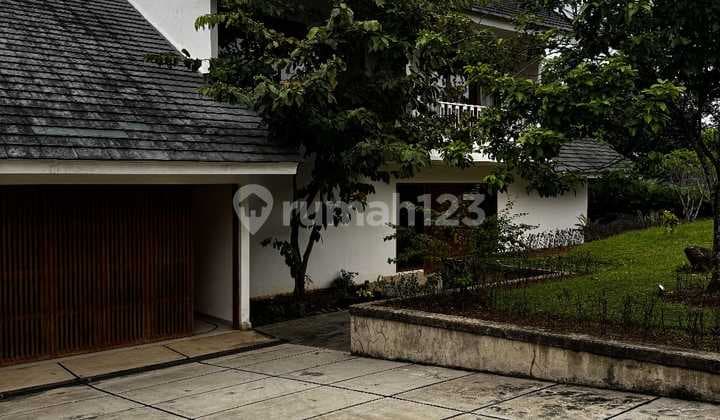 Rumah 2 Lantai dengan Halaman yang Luas di Cluster yang Asri