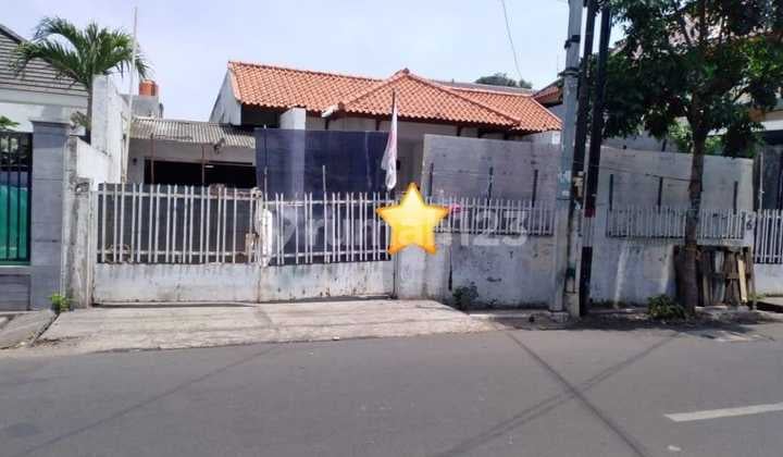 Commercial Zone House can be a 4-Storey Building, Kramat Kwitang Central Jakarta