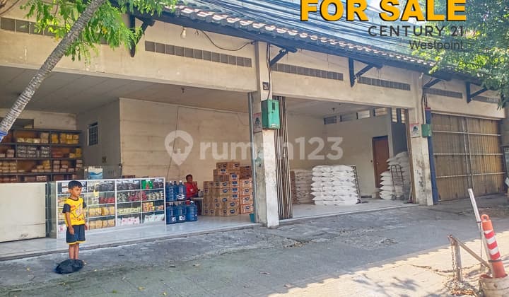 Murah Rumah untuk Showroom di Babakan Ciparay, Bandung