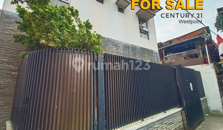 Murah Rumah Kost Aktif 3 Lantai SHM di Jl. Cisitu, Dago Bandung