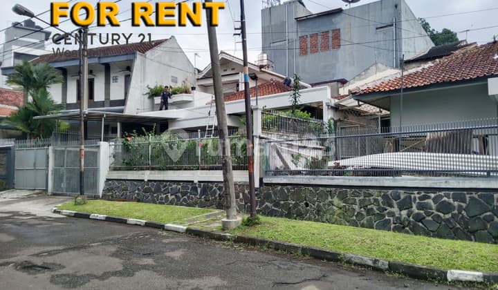 Murah Rumah Bagus Untuk Kantor di Jl. Sumber Sari, Bandung