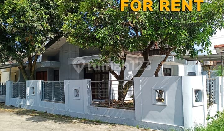 Murah Rumah Hoek Untuk Usaha di Taman Kopo Indah, Bandung