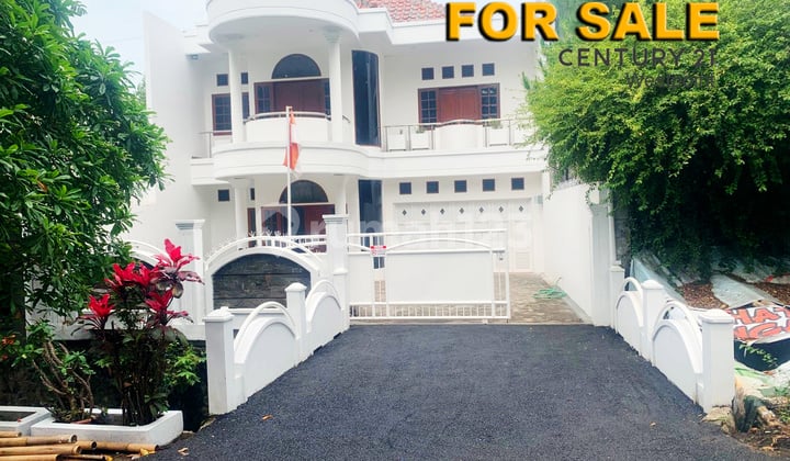 Cheap Ready-to-Occupy 7-Bedroom House in Pasteur, Bandung