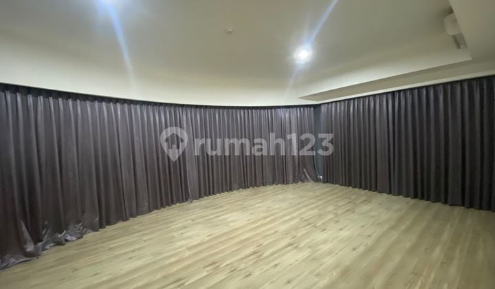 Apartment. St. Moritz Puri Indah New Presidential 172M