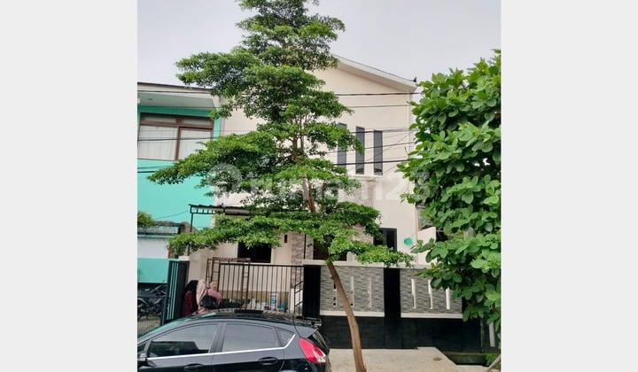 RUMAH LUAS DALAM KOMPLEKS ELIT DI TAPOS, DEPOK
