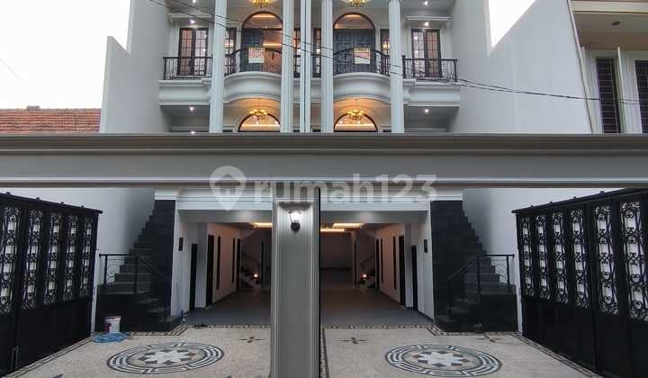 Rumah Mewah Di Pejaten, 5 Menit Tol Simatupang