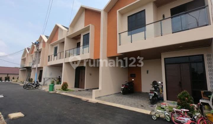 TOWNHOUSE FULL BATA MERAH. DEKAT LRT CIRACAS & LRT RAMBUTAN