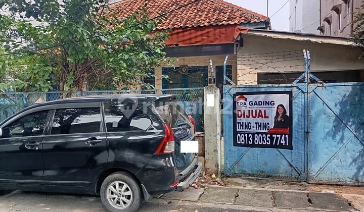 Murah !! Dijual !! Rumah Tua Hitung Tanah Luas 282 di Raden Saleh Cikini Hadap Timur