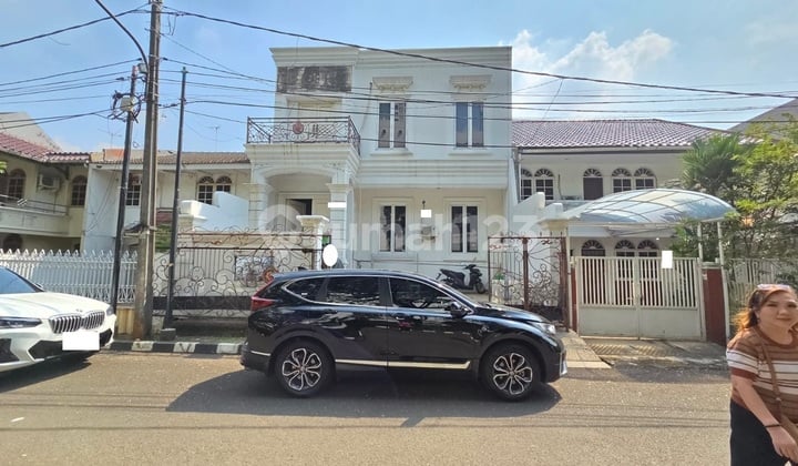 Murah !! Dijual Rumah Siap Huni 9X17 Jalan 3 Mobil di Janur Hijau Hadap Selatan