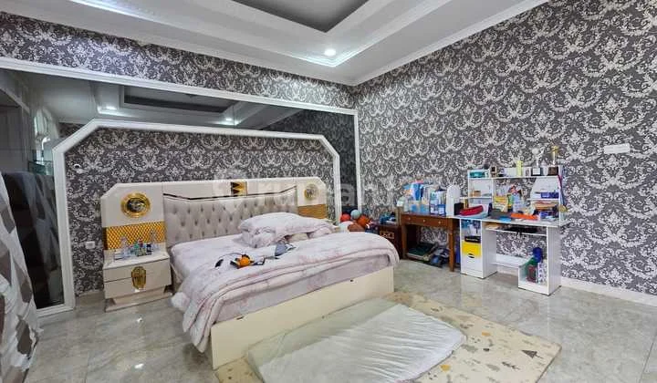 Cheap!! Luxury House 9X20 Ready to Occupy in Kelapa Lilin Facing North, 3-Car Road.