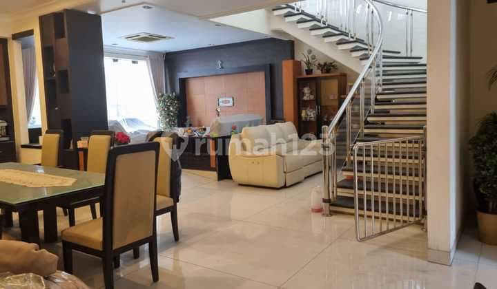 Dijual Cepat Rumah Lux Jalan 3 Mobil di Perumahan Villa Kemayoran , Bisa Nego