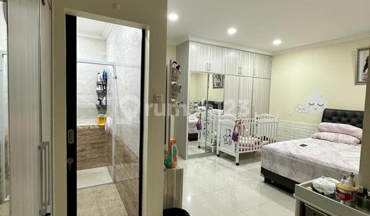 Dijual Cepat Turun Harga Rumah Minimalis Bagus dan Rapih Jalan 2 Mobil di Gading Arcadia , bisa Nego