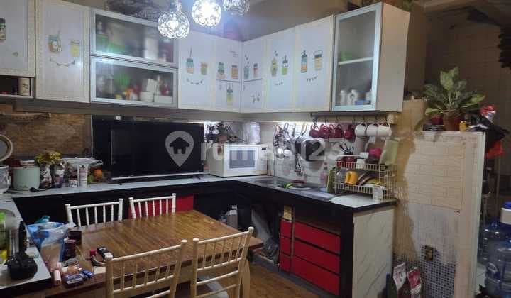 Cheap!! For Sale: Ready-to-Occupy House, 180 sqm, with a Mini Garden in Kelapa Puyuh