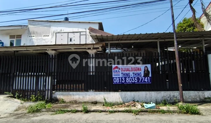 Murah !! Dijual Rumah Hook Luas 225 Ruangan Plong Kosongan di Gading Elok Hadap Barat Daya Tenggara