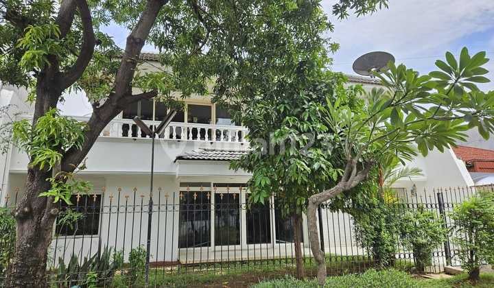 - Murah !! Dijual Rumah Luas 416 Mendekati NJOP di Pulomas Jalan 3 Mobil