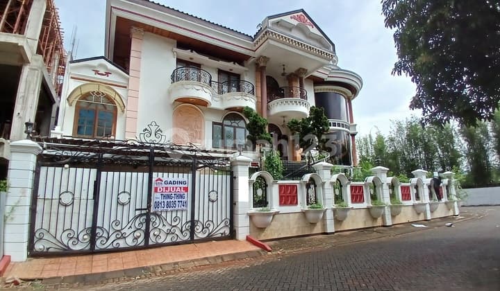 Murah !! Dijual Rumah Hook Luas 689 Siap Huni Jalan 3 Mobil di Villa Gading Indah Hadap Selatan Barat